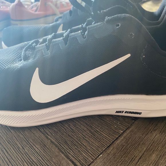 Nike Running Shoes. NWOT - Picture 4 of 6